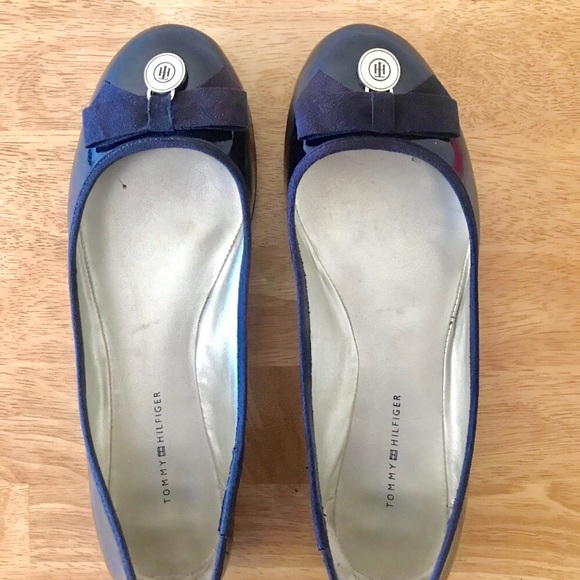 Tommy Hilfiger Shoes - 🔹4/$25 Tommy Hilfiger 8M Black Patent-Look Flats